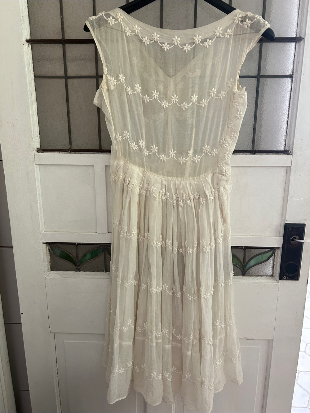 Gorgeous Vintage Ivory Embroidered Midi Dress with Floral Detail - Picture 8 of 9